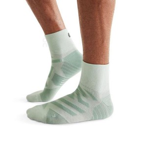 Green Men On Cloud Performance Mid Socks | IE_ON8136