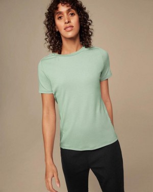 Green Women On Cloud Focus-T T-shirts | IE_ON8818