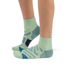 Green Women On Cloud Performance Mid Socks | IE_ON8024