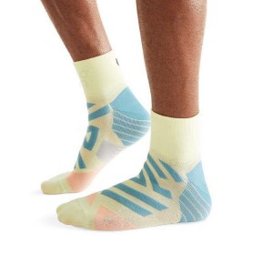 Yellow Men On Cloud Performance Mid Socks | IE_ON9052