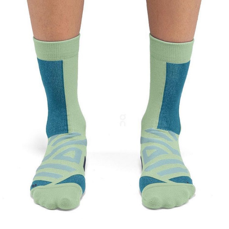 Green Men On Cloud Performance High Socks | IE_ON8041