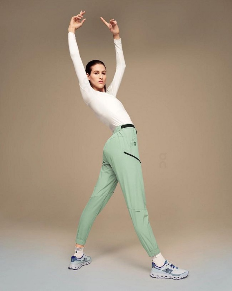 Green Women On Cloud Trek Pants | IE_ON8449