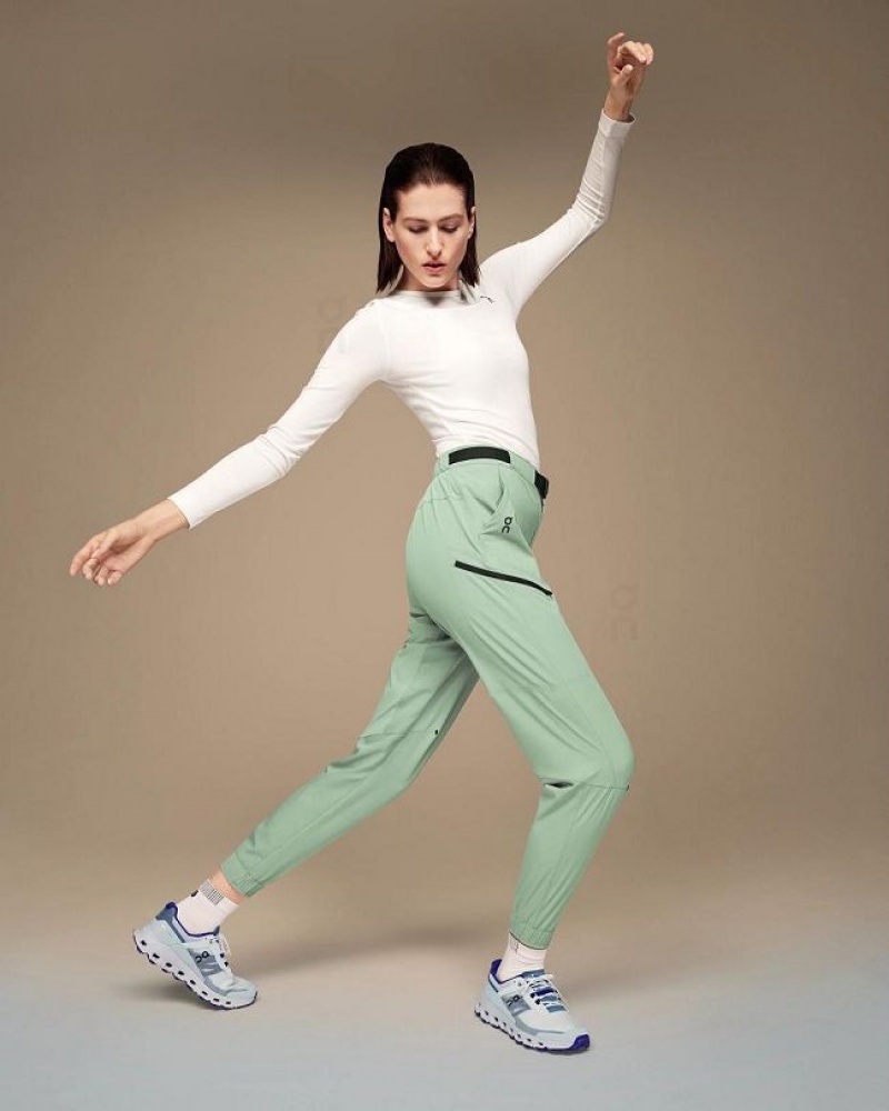 Green Women On Cloud Trek Pants | IE_ON8449