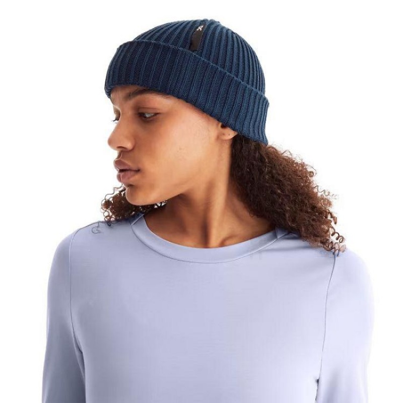 Navy Women On Cloud Studio Beanie | IE_ON8470